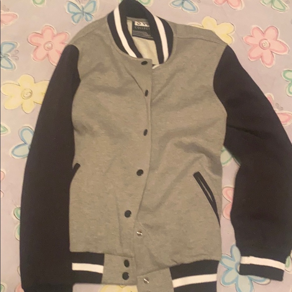 White tiger button up polyester - Picture 2 of 2